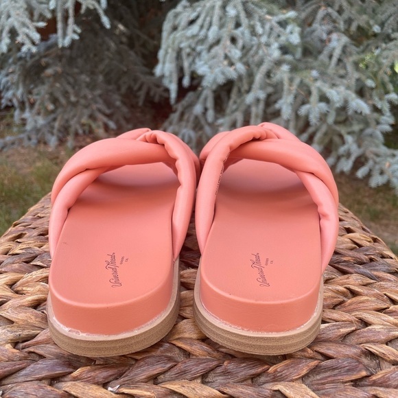 Women's Coral Pink Cosette Puffy Cross Strap Slide Flat Sandals - Size 8 - Picture 6 of 8